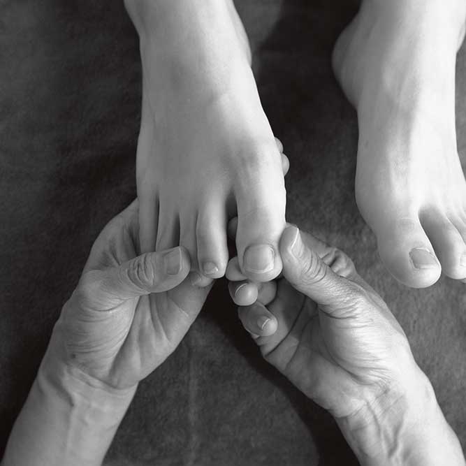 根本から持ち上げる爪補正